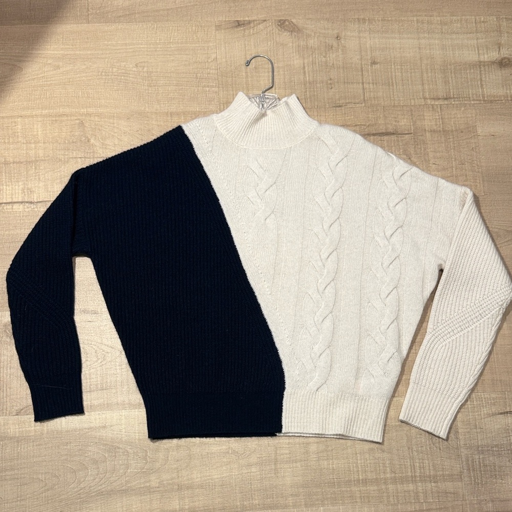McCULLEY’s Elegant Cashmere Two-Tone navy/cream Turtleneck Sweater. Size SM - Picture 1 of 8